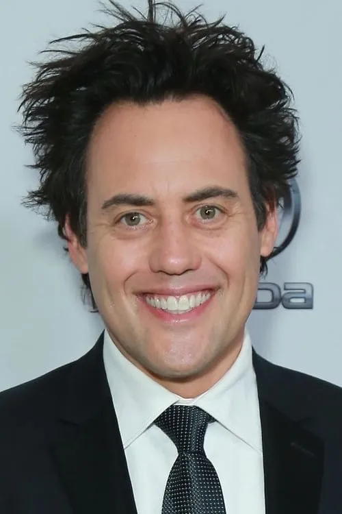 Orny Adams interpretando a Self