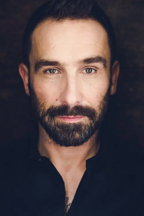 Actor Oscar Pavlo