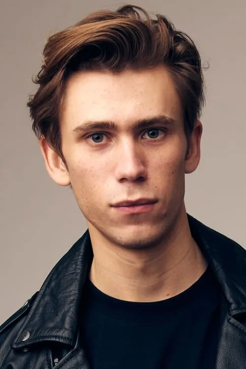 Foto de perfil del actor Owen Teague en el reparto