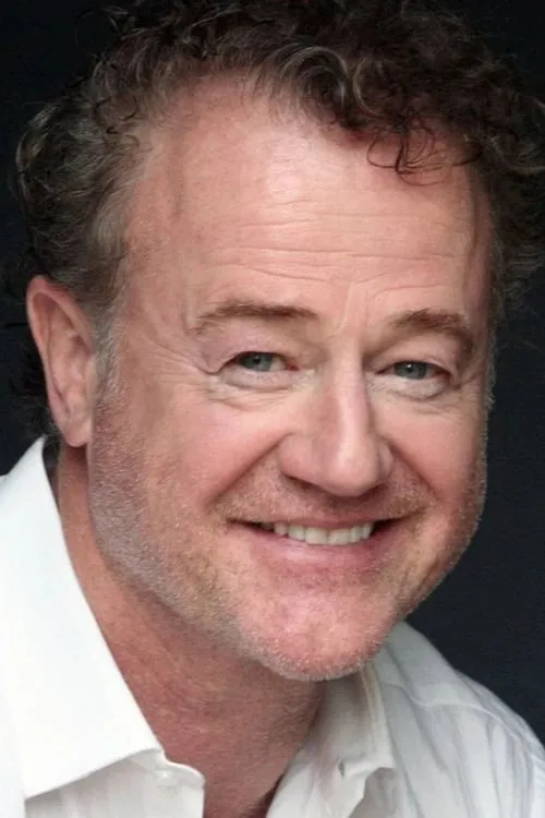 Owen Teale interpretando a Dan Somers