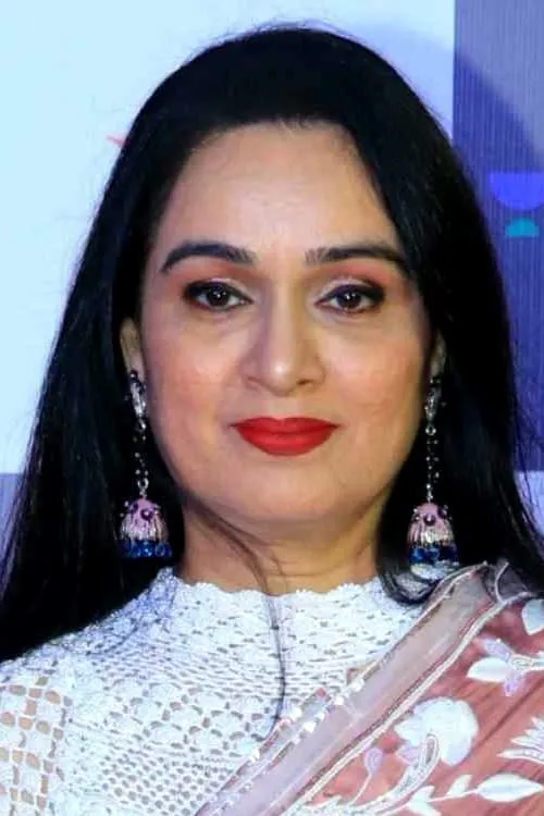 Padmini Kolhapure interpretando a Smita