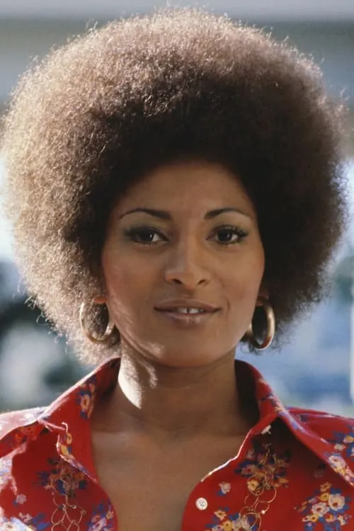 Pam Grier interpretando a Friday Foster