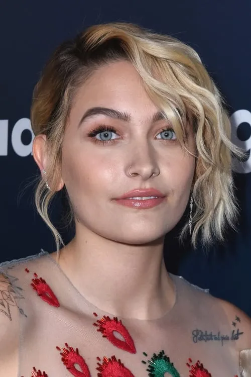 Paris Jackson interpretando a Lundon O'Malley