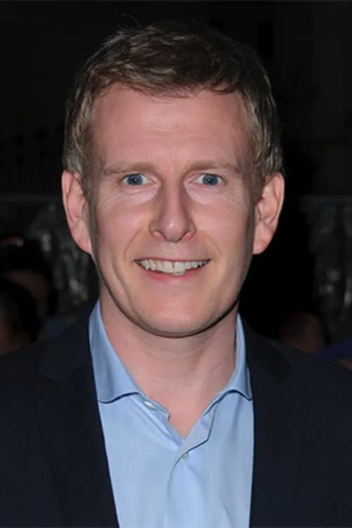 Patrick Kielty interpretando a Patrick Kielty