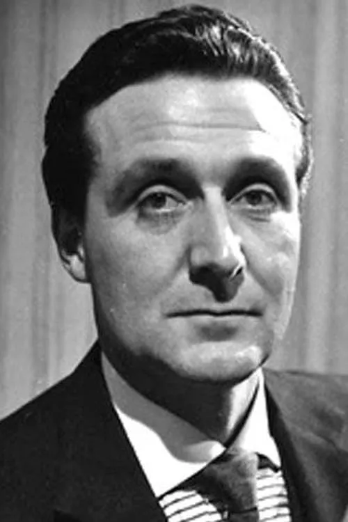 Foto de perfil del actor Patrick Macnee en el reparto