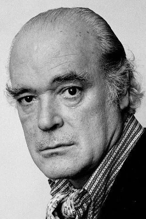 Patrick Magee interpretando a Simmonds