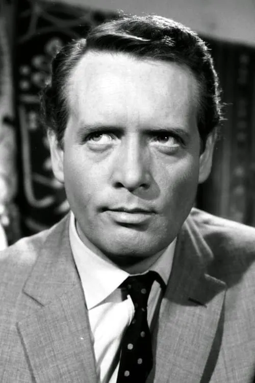 Patrick McGoohan interpretando a Dr. Felix Neumann