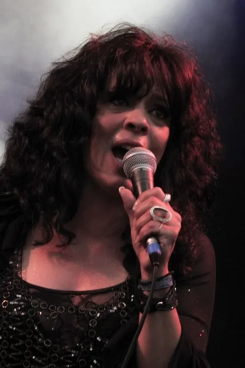 Patti Russo interpretando a Herself - Lead Female Vocals