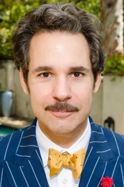 Paul F. Tompkins interpretando a Himself