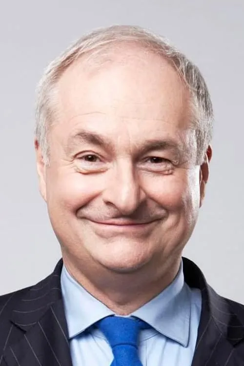 Paul Gambaccini interpretando a Contributing Guest