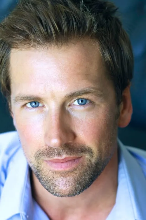 Paul Greene interpretando a Eric Heisler