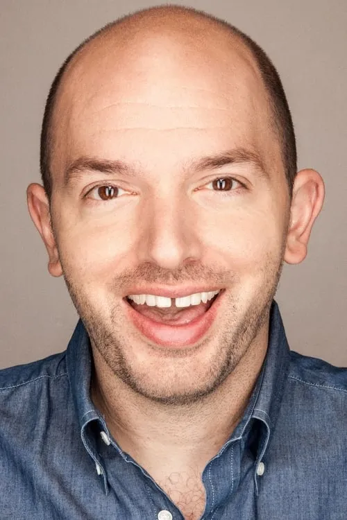 Paul Scheer interpretando a Strip Club Owner