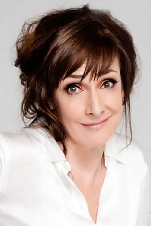 Pauline McLynn interpretando a Ms. Doyle