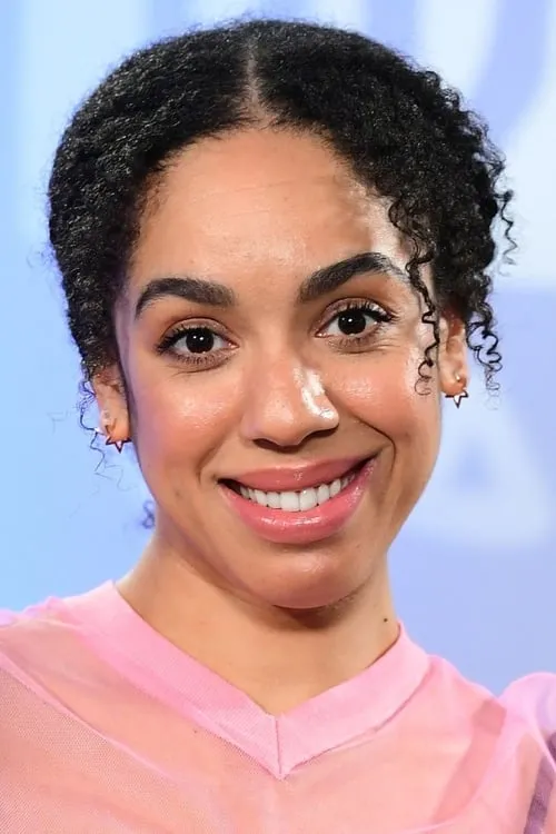 Pearl Mackie interpretando a Pascale