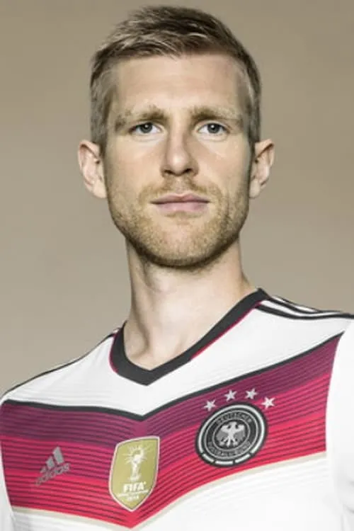 Per Mertesacker en el reparto