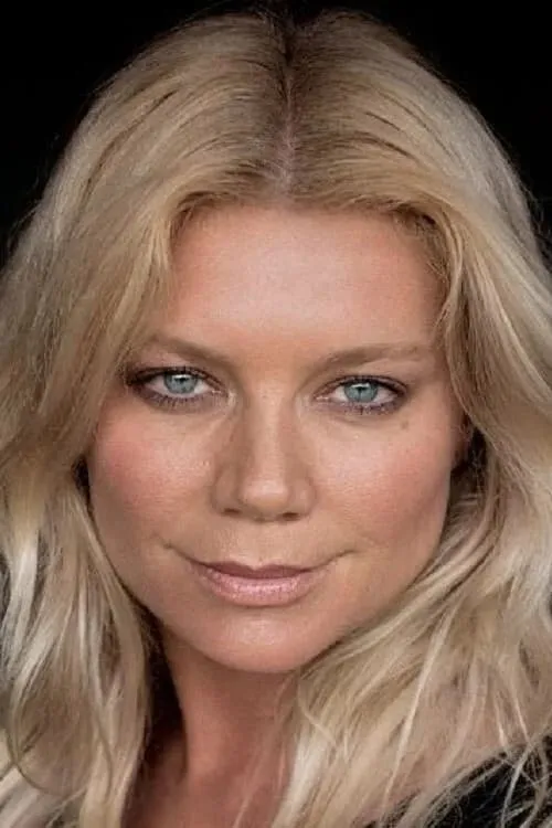 Peta Wilson interpretando a Host