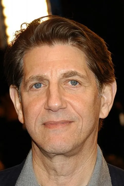 Peter Coyote interpretando a Narrator (voice)