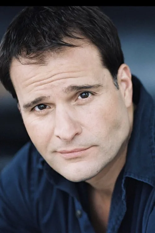 Peter DeLuise interpretando a Stan Stant