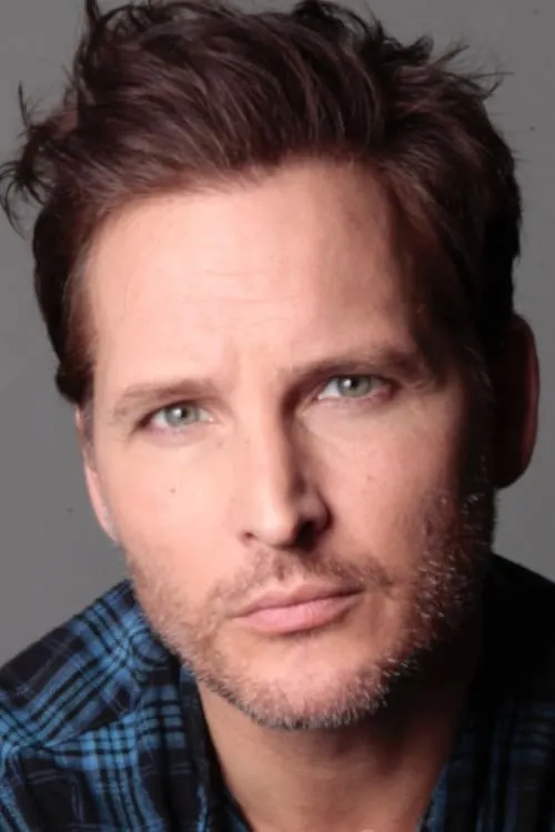 Peter Facinelli interpretando a Simon