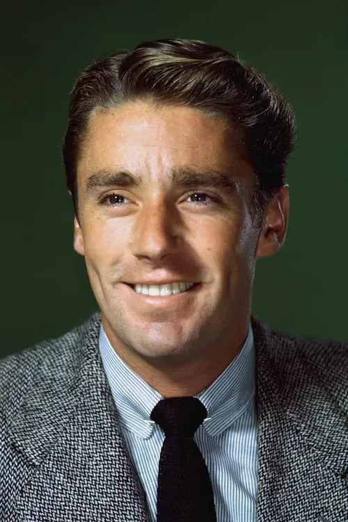 Peter Lawford interpretando a John S. Penrose