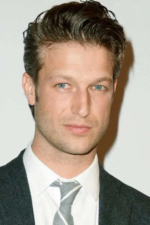 Foto de perfil del actor Peter Scanavino en el reparto