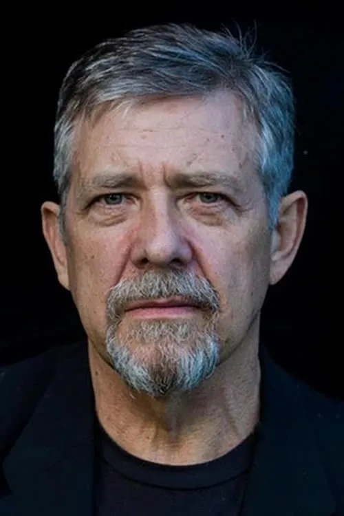 Philip Quast interpretando a Richard Bowden