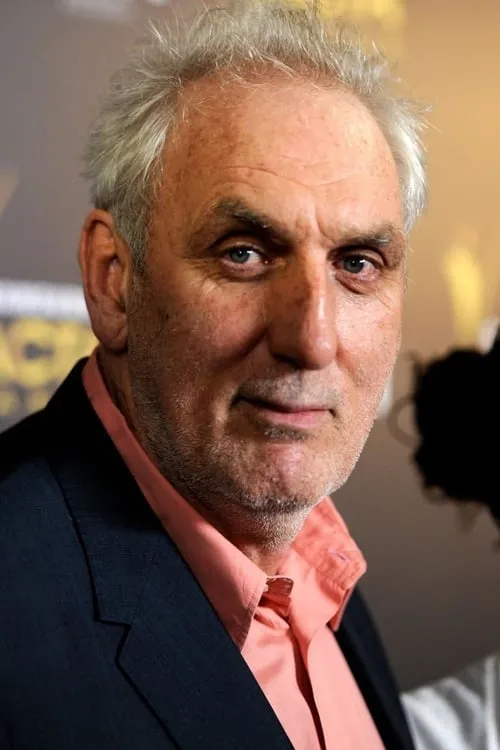 Phillip Noyce interpretando a Self