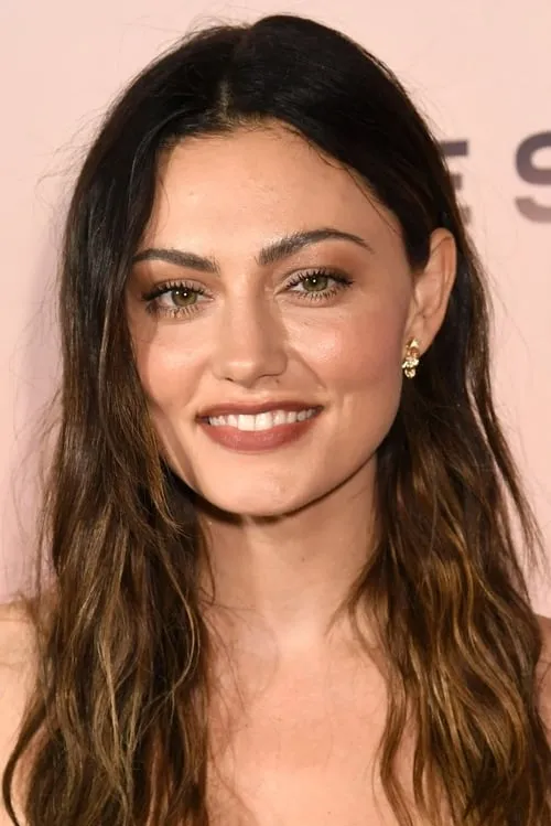 Phoebe Tonkin interpretando a The Girl