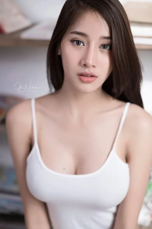 Pichana Yoosuk en el reparto