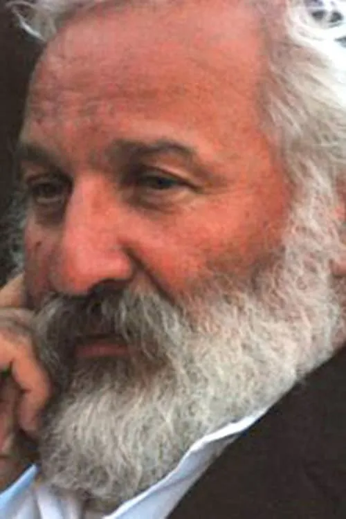 Pierre-Henry Salfati interpretando a Rabbi Menahim