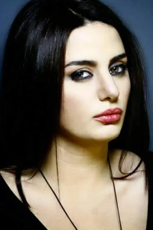 Actor Pınar Dikici