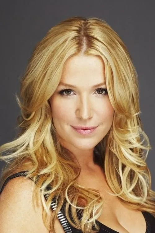 Poppy Montgomery interpretando a Mary