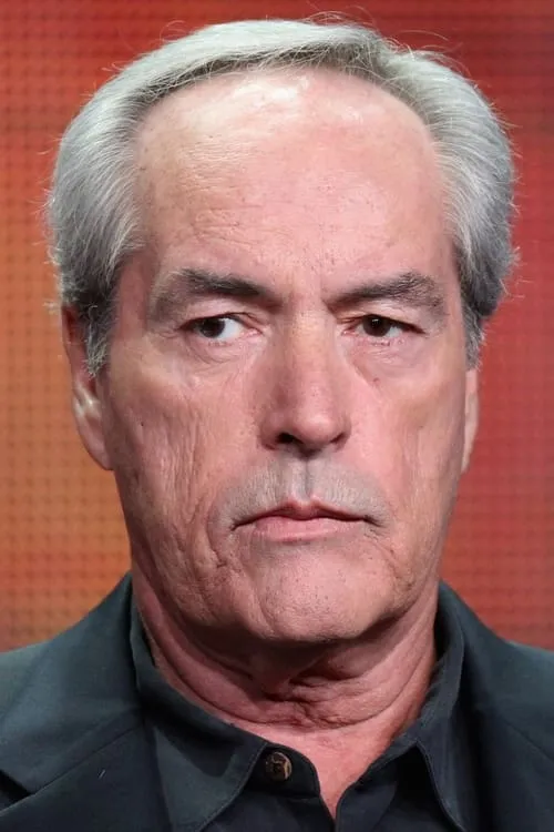 Powers Boothe interpretando a Frost