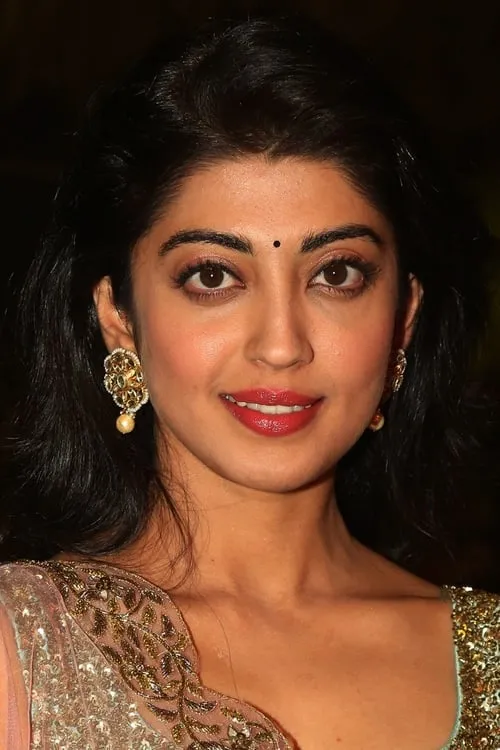 Pranitha Subhash interpretando a Divya