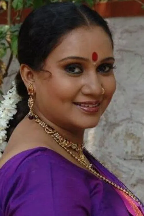 Priya Arun Berde interpretando a Bakulabai / Akka