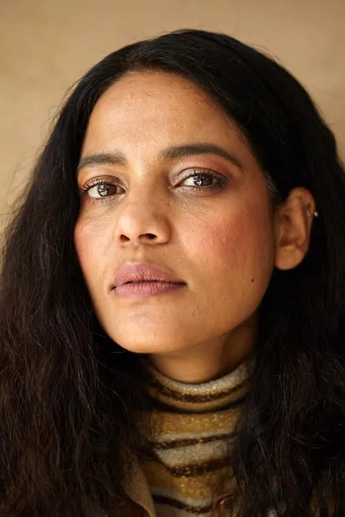 Priyanka Bose interpretando a Kasturi