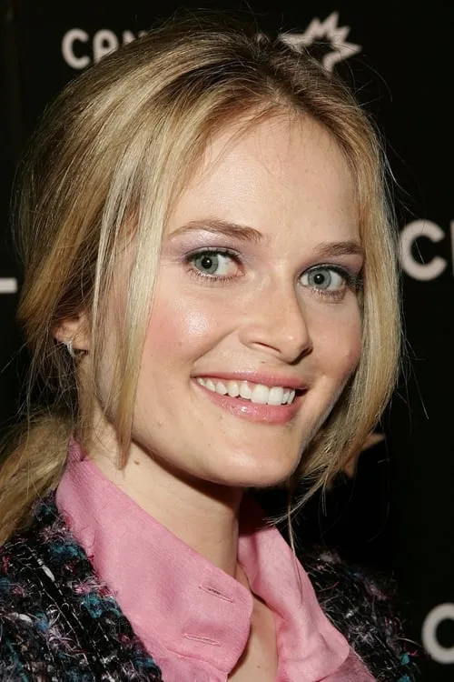 Rachel Blanchard interpretando a Tania