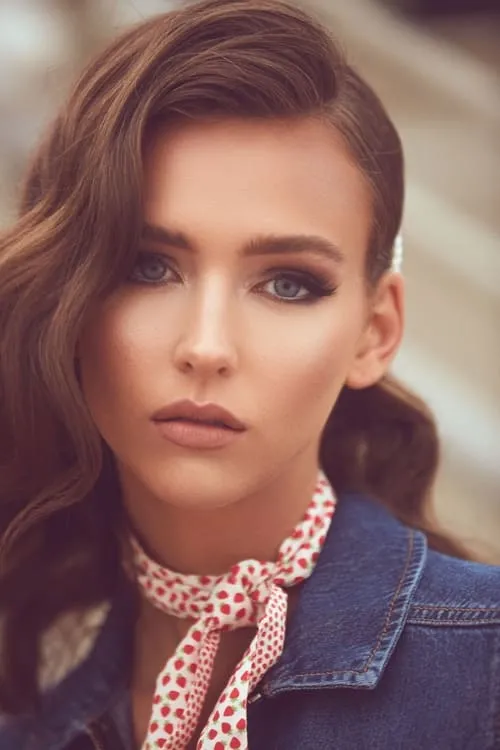 Rachel Cook interpretando a Kate