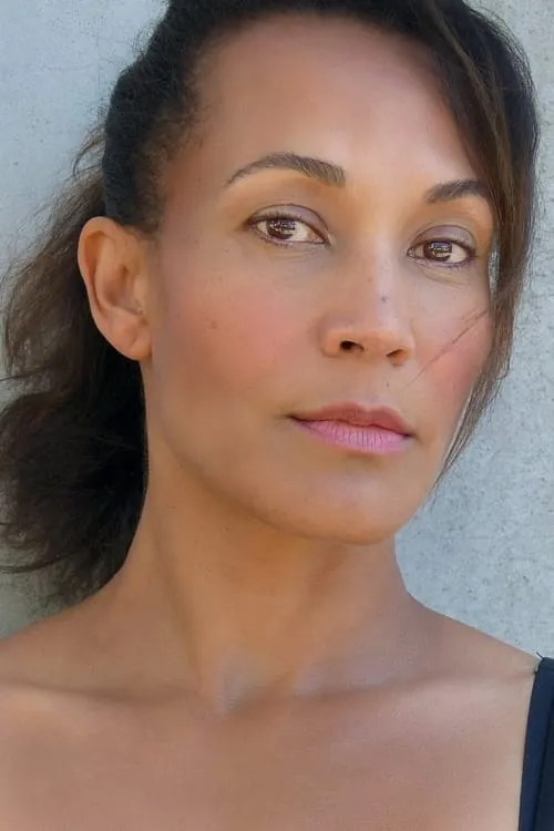 Rachel Luttrell interpretando a Self