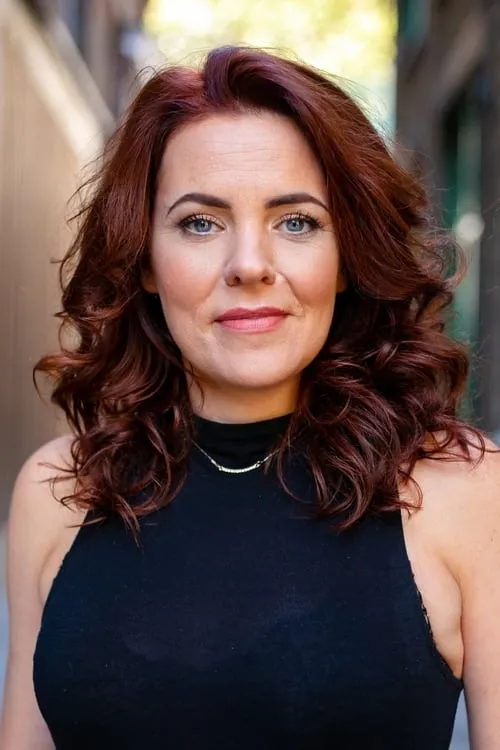 Rachel Tucker interpretando a Self