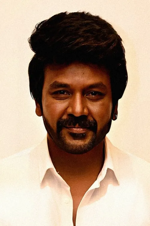 Raghava Lawrence interpretando a Pandiyan / Sengottayan