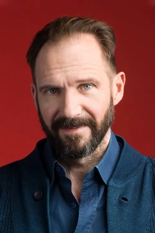 Ralph Fiennes interpretando a Odysseus