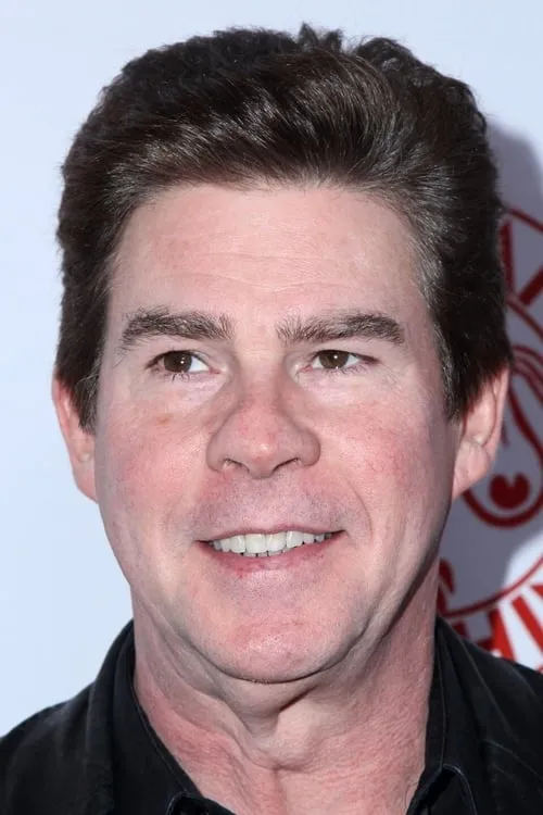 Ralph Garman interpretando a Self - Entertainment Reporter