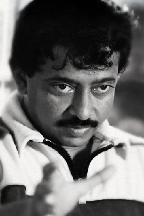 Ram Gopal Varma interpretando a Himself