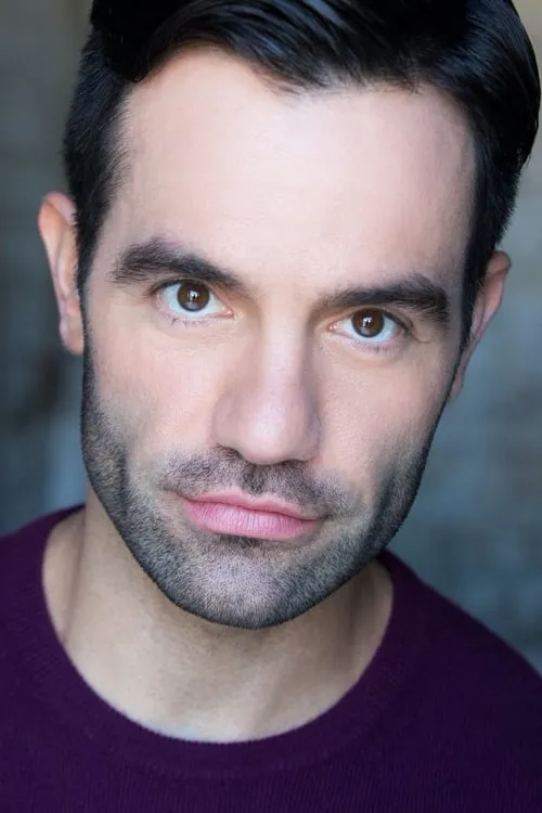 Ramin Karimloo interpretando a Self