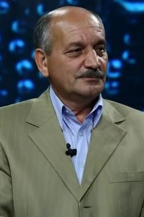 Ramiz Azizbeyli interpretando a Haji Gara