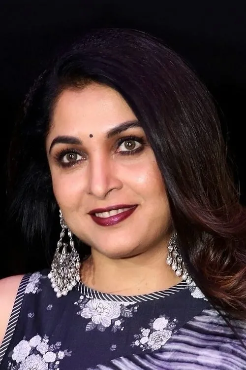 Ramya Krishnan interpretando a Special Appearance in 