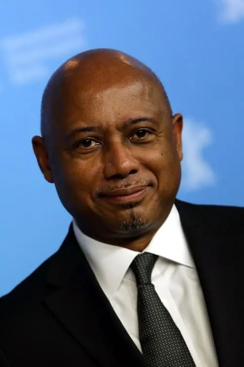 Raoul Peck interpretando a Narrator