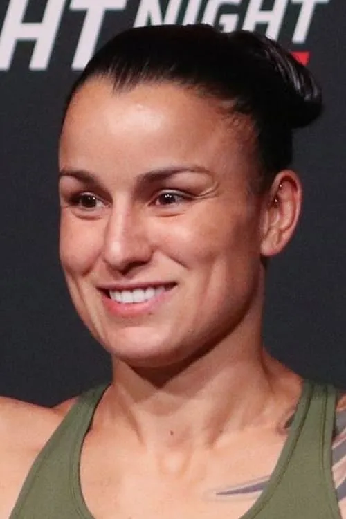 Raquel Pennington interpretando a Self