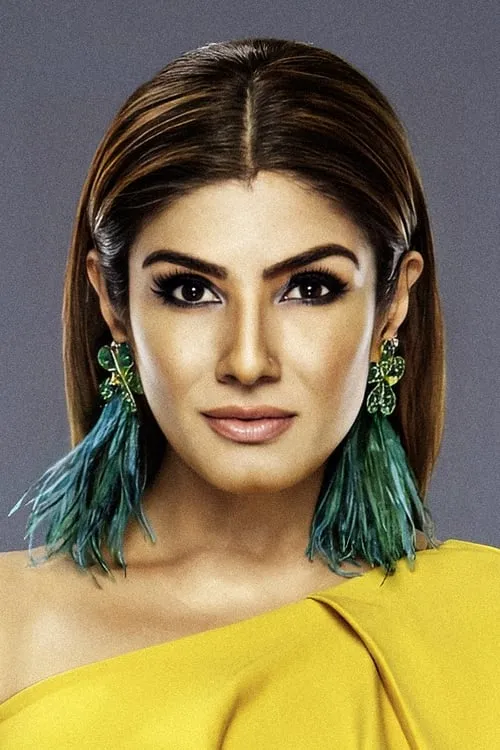 Raveena Tandon interpretando a Ramika Sen